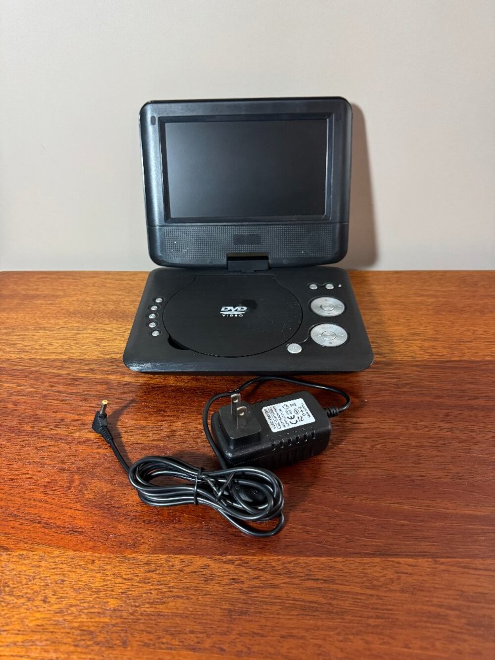 Onn 7” Portable DVD Player ONA16AV008 - Charger - Tested Working